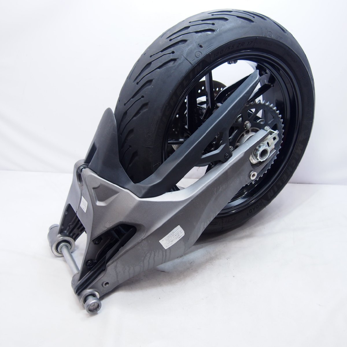 ドゥカティM821純正リアホイールsetスイングアーム付きZDMMH00AALB007×××外しモンスター821_画像7