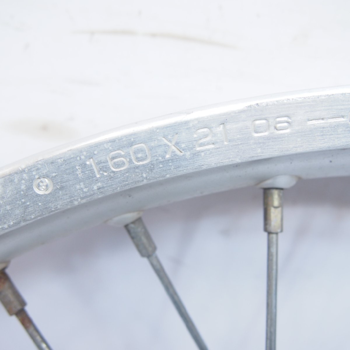 セロー225純正フロントホイール1.60×21J軽い振れあり4JGアクスル他付_画像4