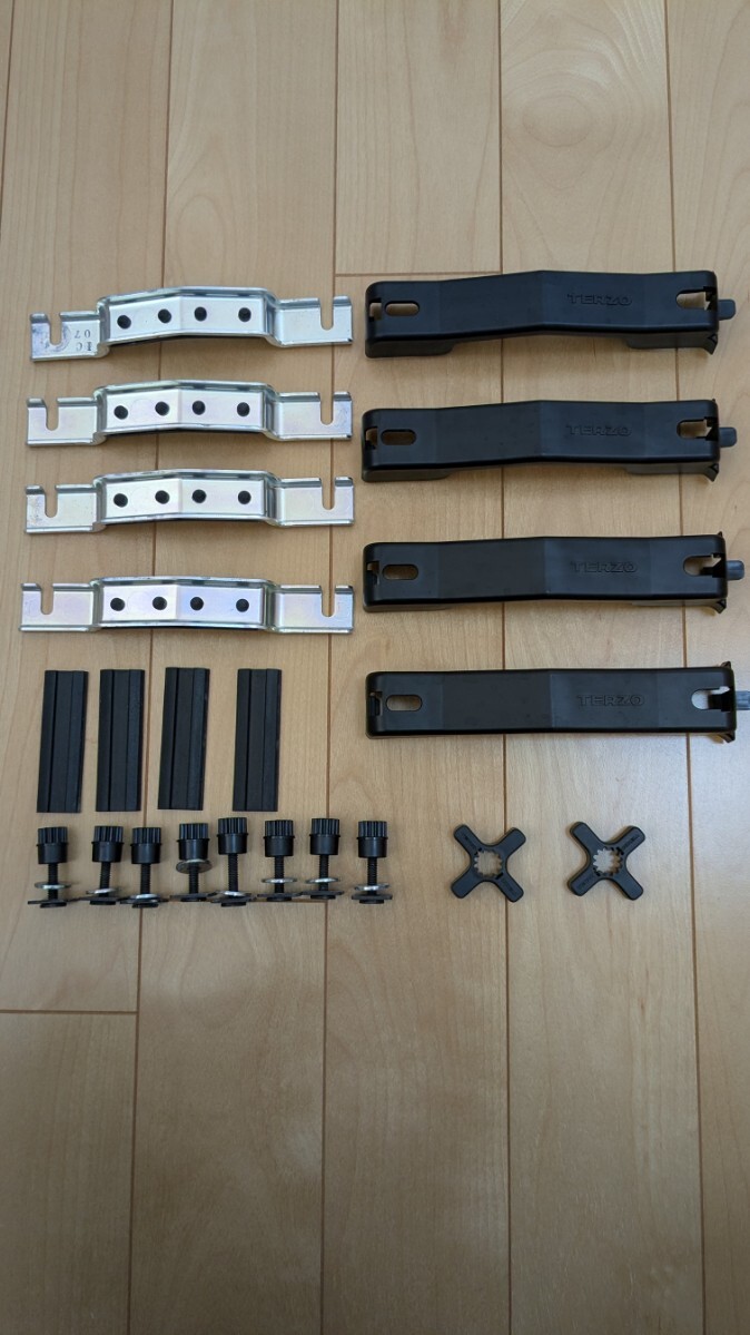 TERZO ルーフボックス　ローライダーシリーズ用 マルチクランプセット EA200 美品_画像1