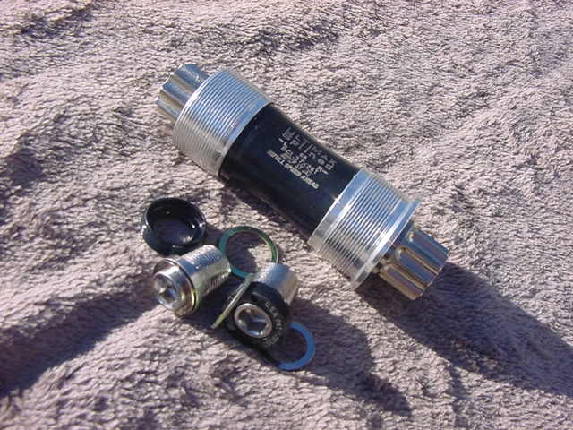 FSA ULTIMAX ISIS Bottom bracket 113/68㎜ Self Extracting Crank Bolt付き 新品未使用_画像1