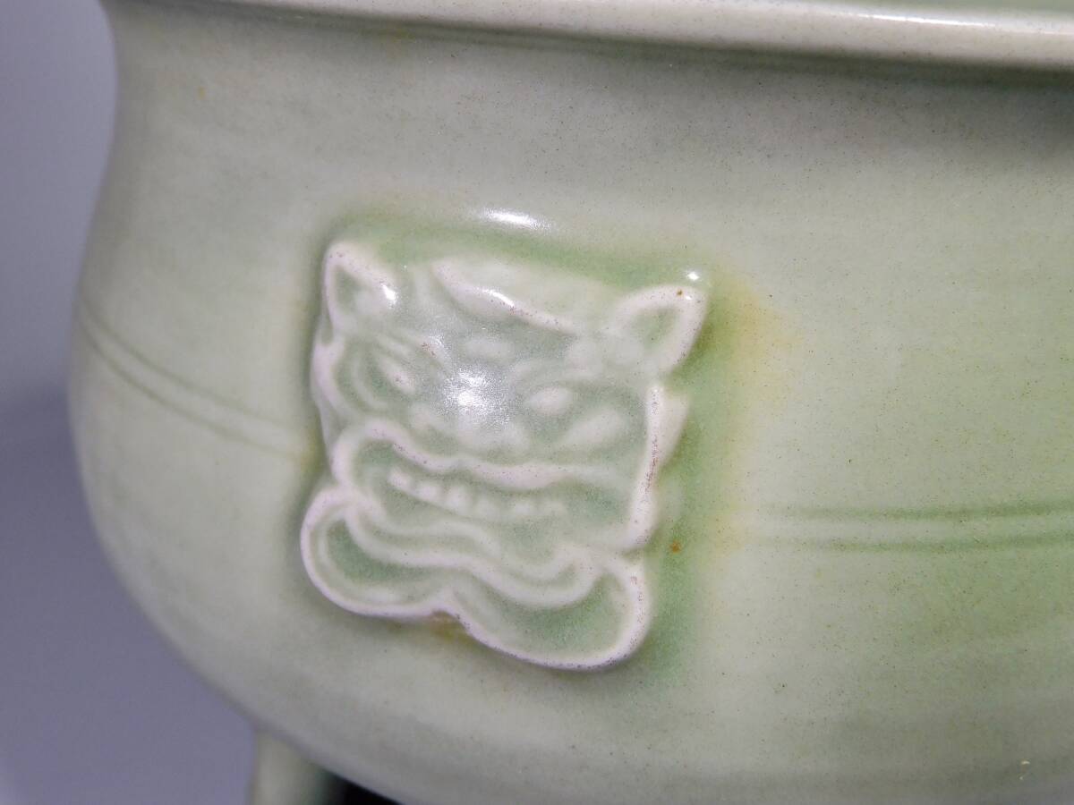 明時代 龍泉窯 青磁三足香炉 箱付 明_画像8