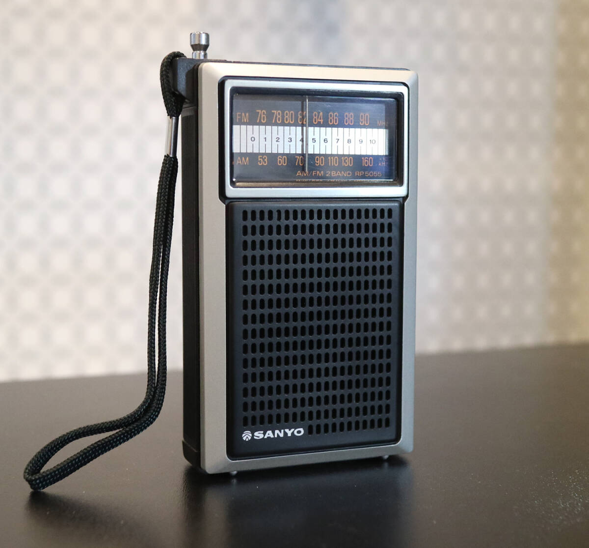 [ в это время. .. прекрасный товар ] Sanyo транзистор радио RP5055[ высокочувствительный FM/AM 2 частота ]1980 год производства 