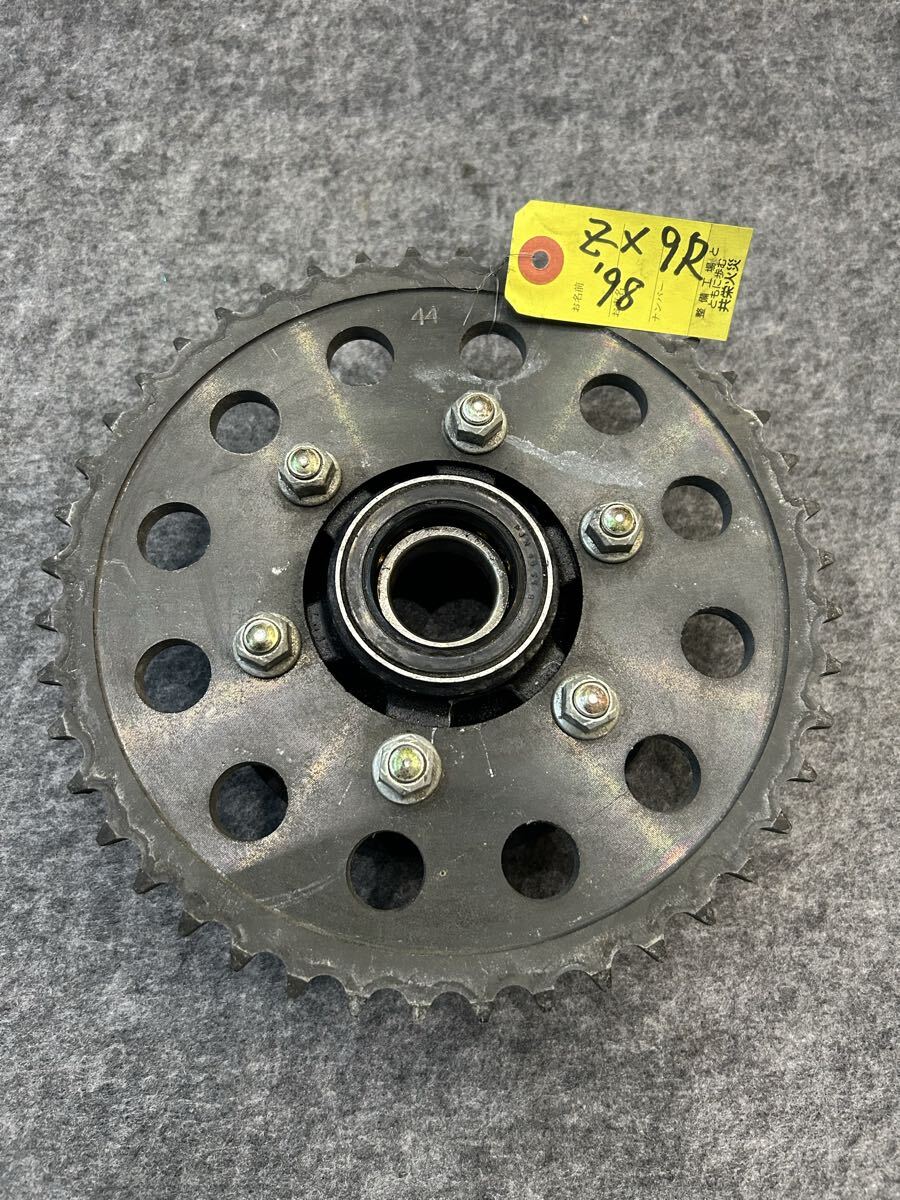 カワサキ ZX9R'98リアスプロケットハブ_画像1