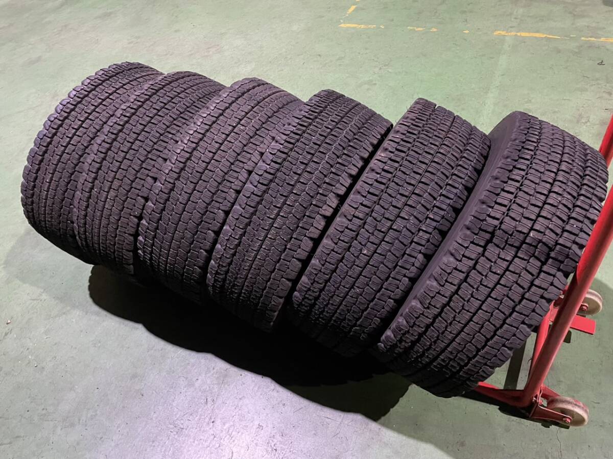 u057-5-10 ☆235/70R17.5 BS W970 中古6本♪ 2023年製 中古 スタッドレス 残溝12ｍｍ/11ｍｍ ブリヂストン♪ k210_画像1