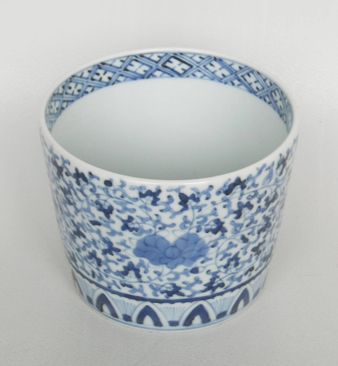 染付　花唐草　松竹梅の図　大振り蕎麦猪口_画像5