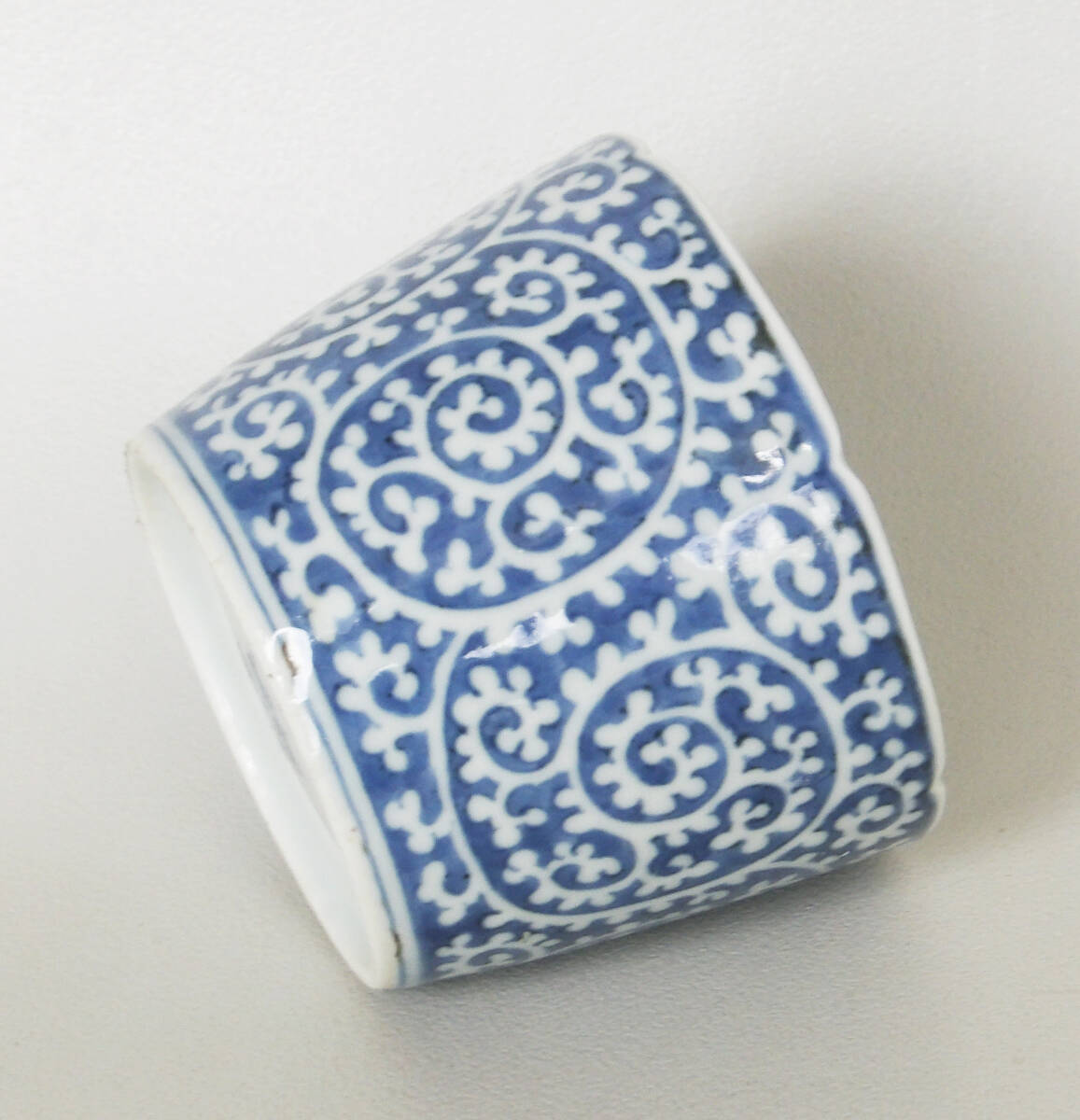 染付 白抜き蛸唐草 松竹梅の図 蕎麦猪口_画像4