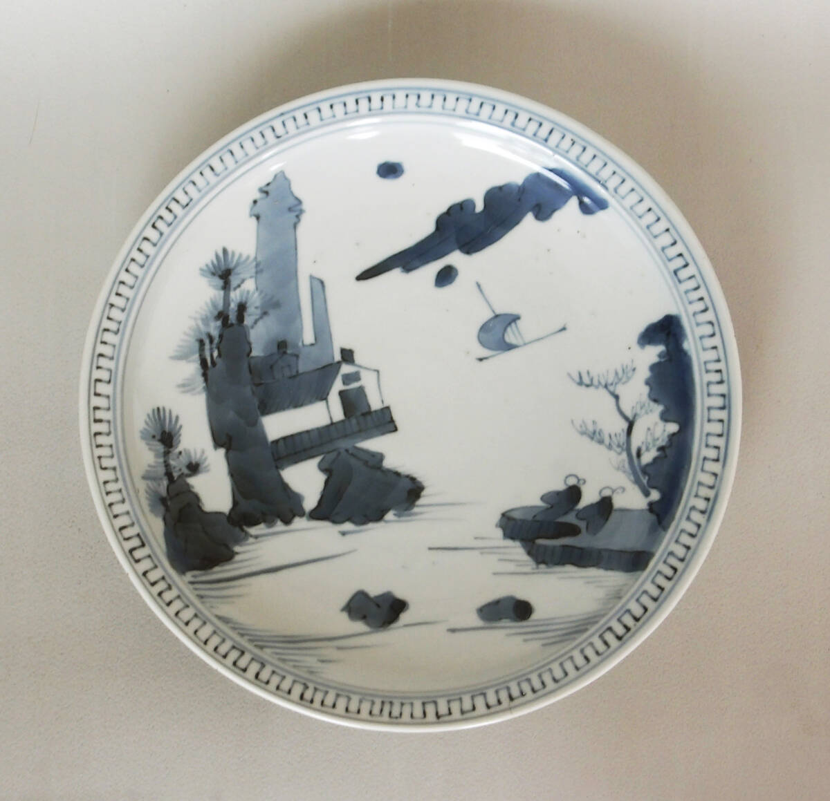 染付　楼閣　山水　帆船　人物の図　中皿_画像1