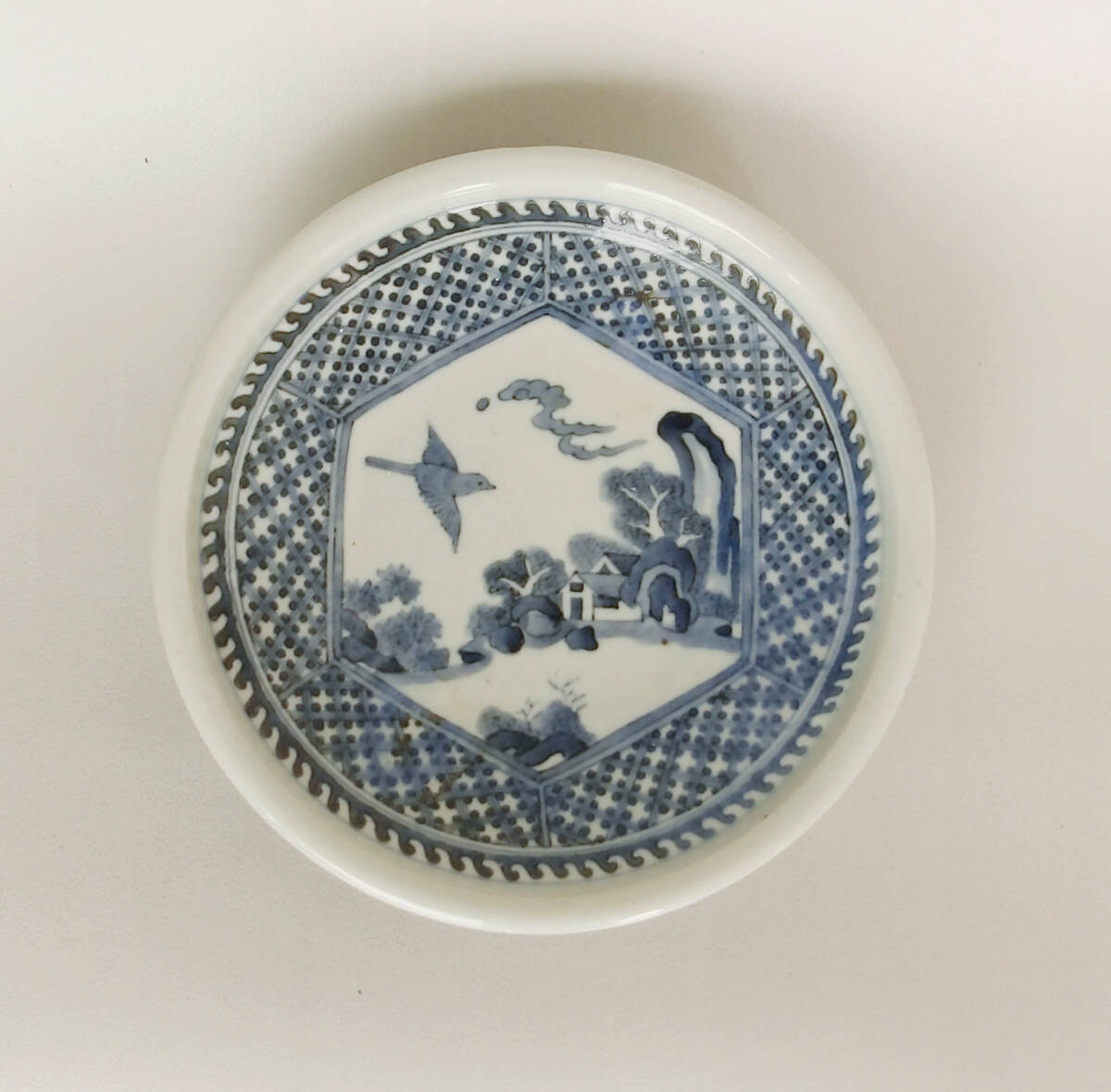 染付　風景と鳥の図　中皿_画像1
