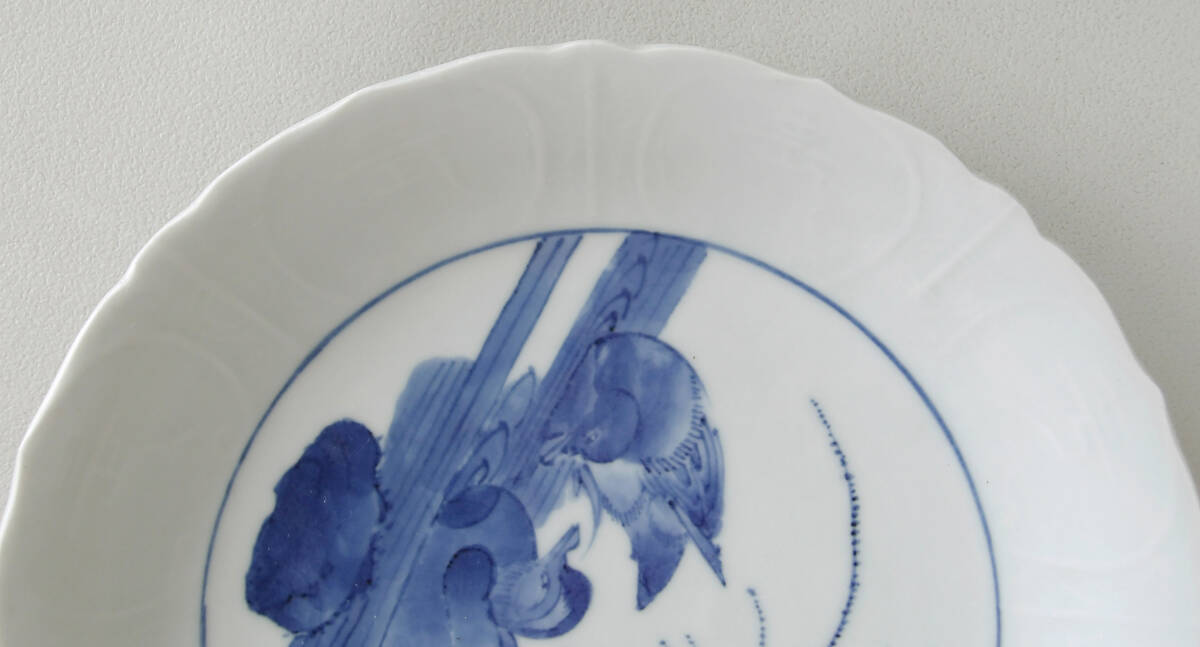 染付　陽刻　鴛鴦の図　中皿_画像3