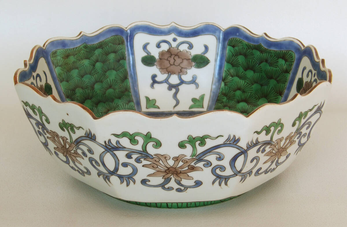 色絵　瓜の図　輪花鉢_画像1