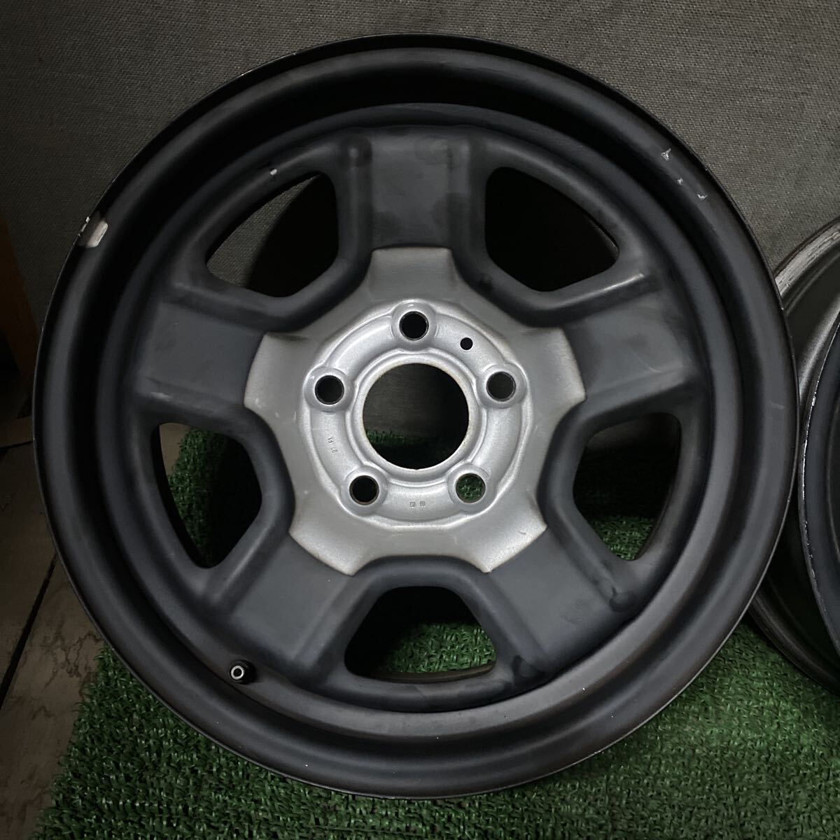 ジープ純正ホイール 16インチ 16×6.5J+40 PCD114.3-5H ハブ68mm 沖縄離島発送不可 _画像4