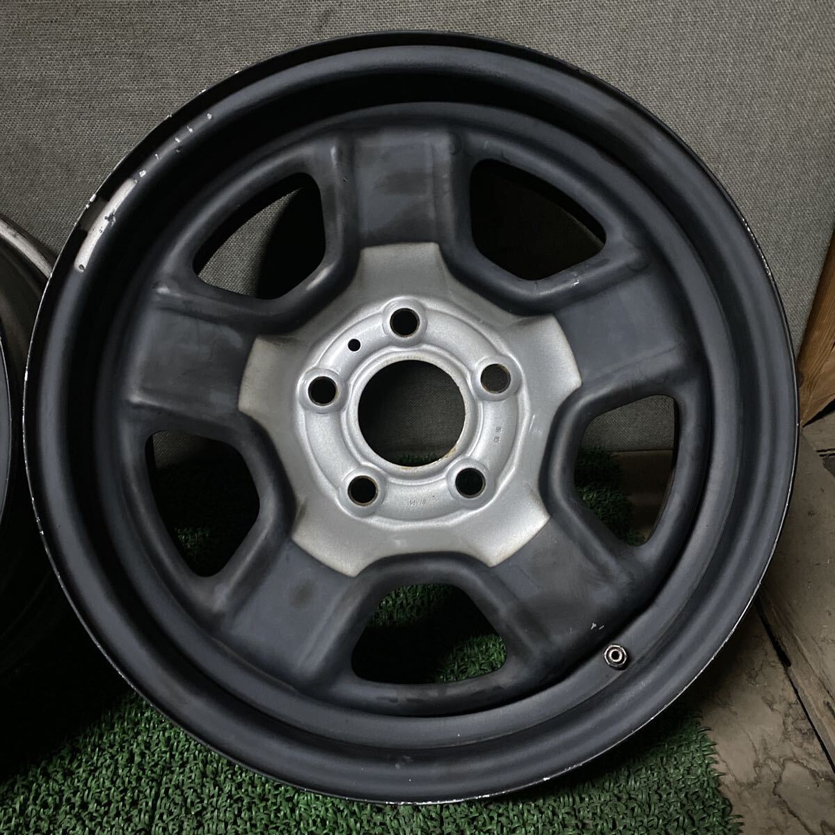 ジープ純正ホイール 16インチ 16×6.5J+40 PCD114.3-5H ハブ68mm 沖縄離島発送不可 _画像5