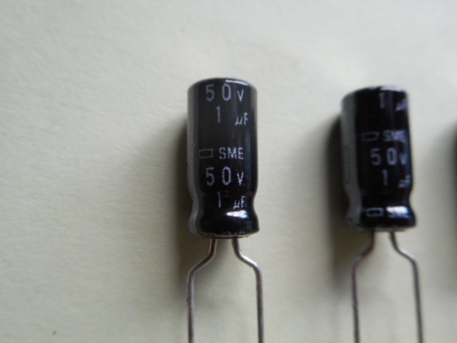 電解コンデンサー 1μF 50V 日本ケミコン SMEシリーズ テーピング品　10個セット　未使用品　【複数セット有】　【管5-2】_画像1