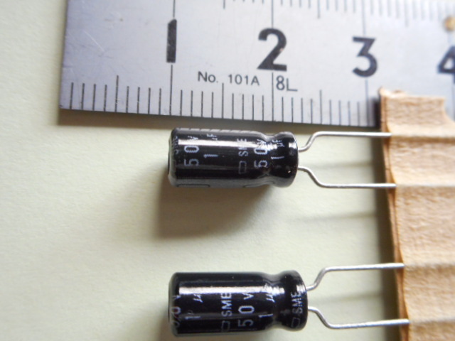 電解コンデンサー 1μF 50V 日本ケミコン SMEシリーズ テーピング品　10個セット　未使用品　【複数セット有】　【管5-2】_画像2