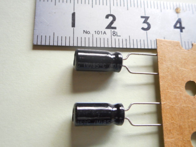 電解コンデンサー 1μF 50V 日本ケミコン SMEシリーズ テーピング品　10個セット　未使用品　【複数セット有】　【管5-2】_画像3