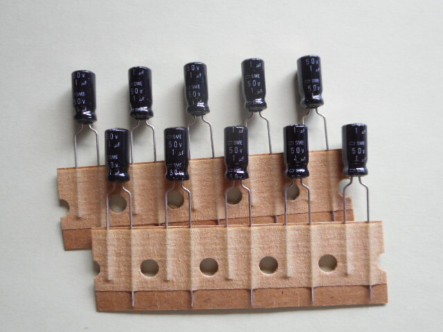 電解コンデンサー 1μF 50V 日本ケミコン SMEシリーズ テーピング品　10個セット　未使用品　【複数セット有】　【管5-2】_画像4