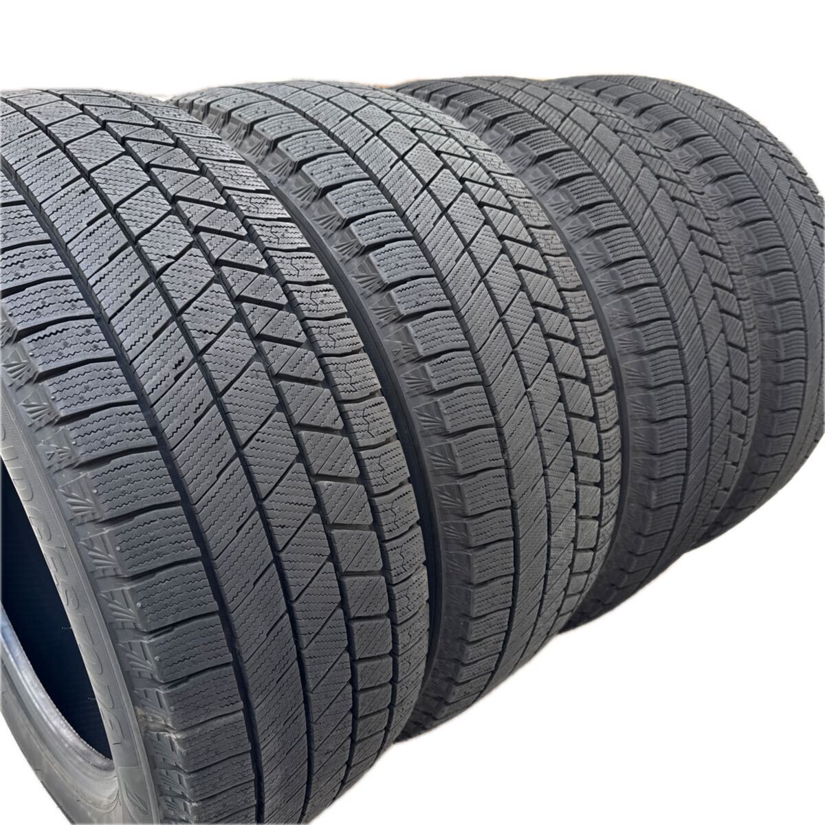 ●24年製 ブリヂストン VRX3 215/55R17 スタッドレス タイヤ 4本●ブリジストン ES HS クラウン カムリ ヴェゼル WR-V オデッセイ ジューク_画像1