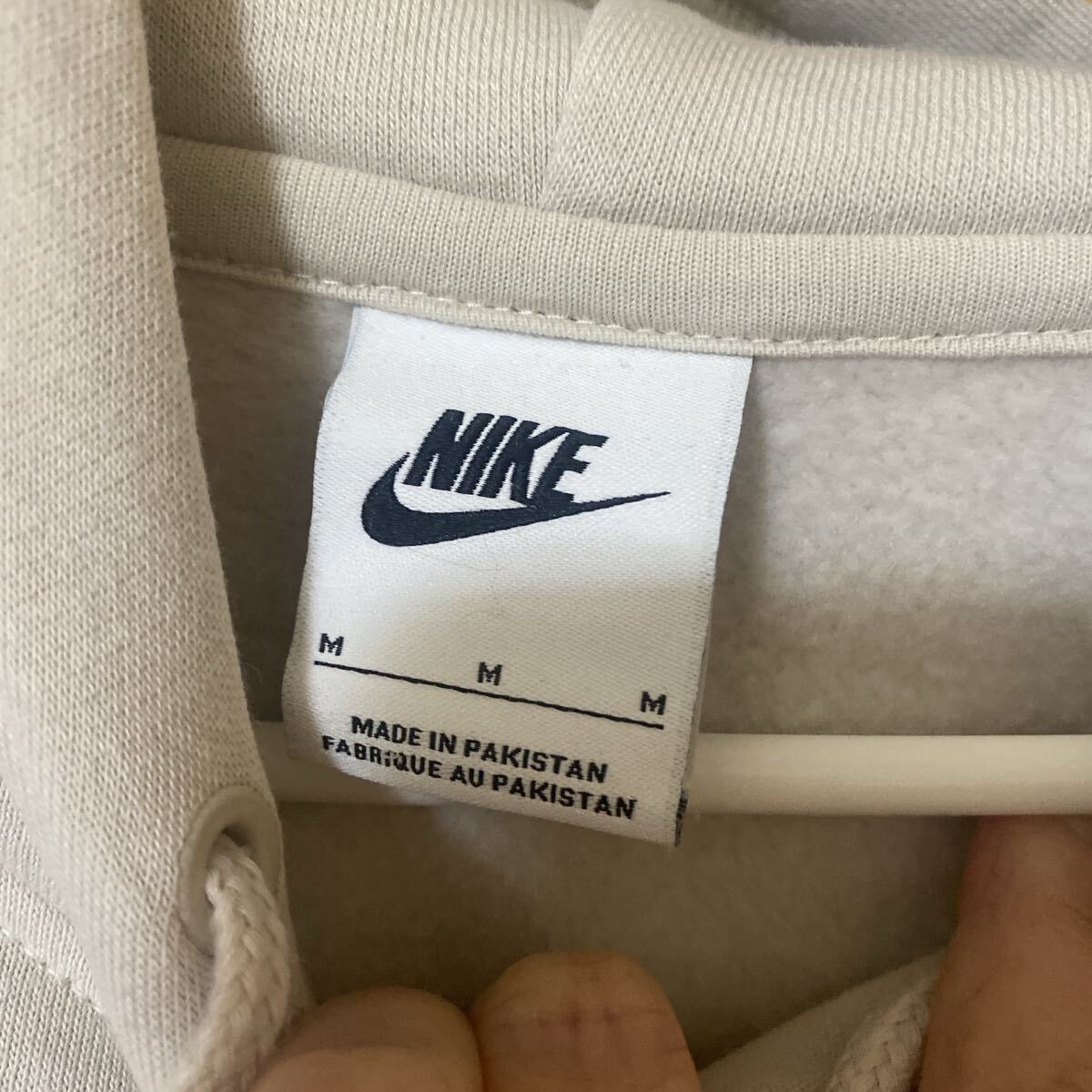 人気商品即完売　Nike フード付きパーカー ライトグレー　超美品_画像7