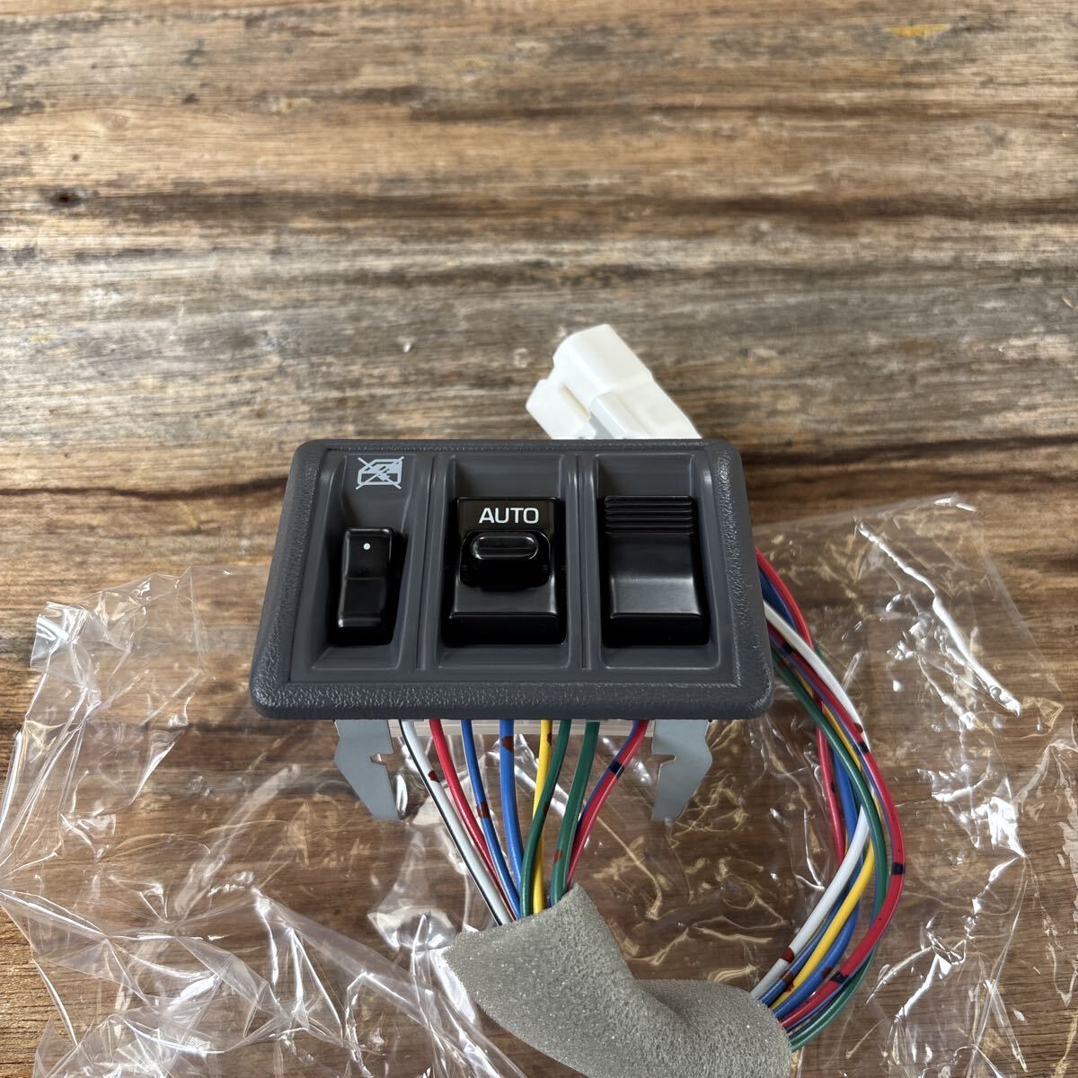 GK-KM75 タウンエース　パワーウインドウスイッチ _画像1