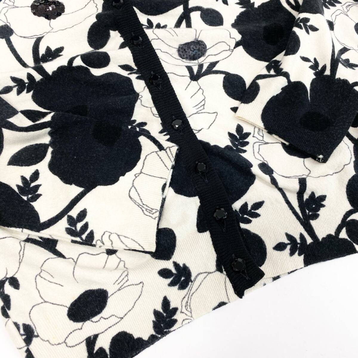 31k2 Blumarine ブルマリン イタリア製 長袖ニットカーディガン 花柄プリント ビジュー スパンコール 38 ホワイト ブラック レディースo07t_画像4