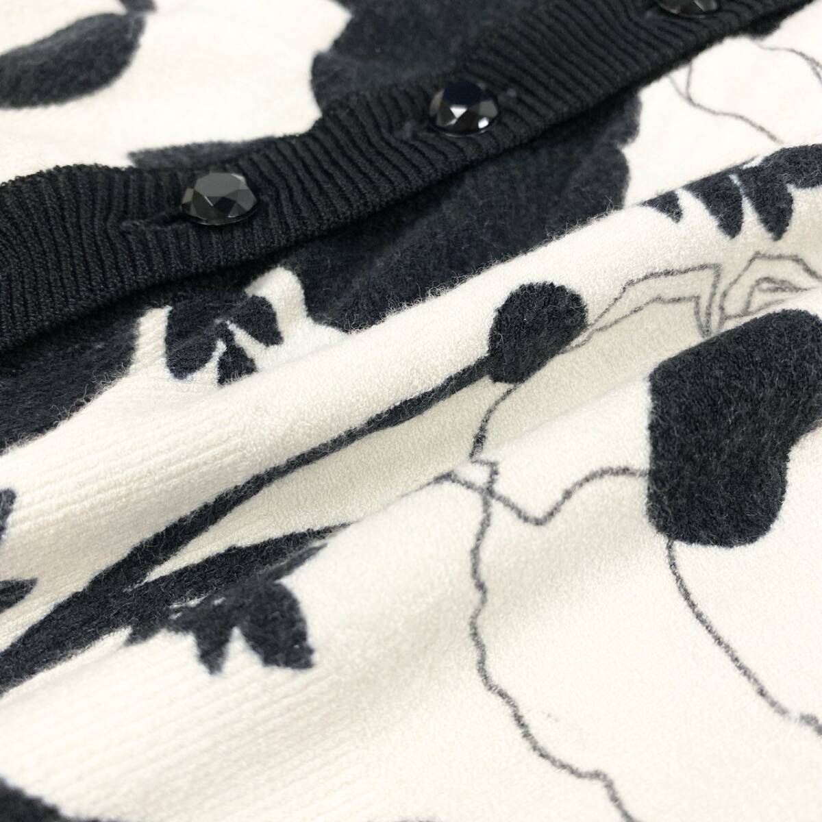 31k2 Blumarine ブルマリン イタリア製 長袖ニットカーディガン 花柄プリント ビジュー スパンコール 38 ホワイト ブラック レディースo07t_画像6