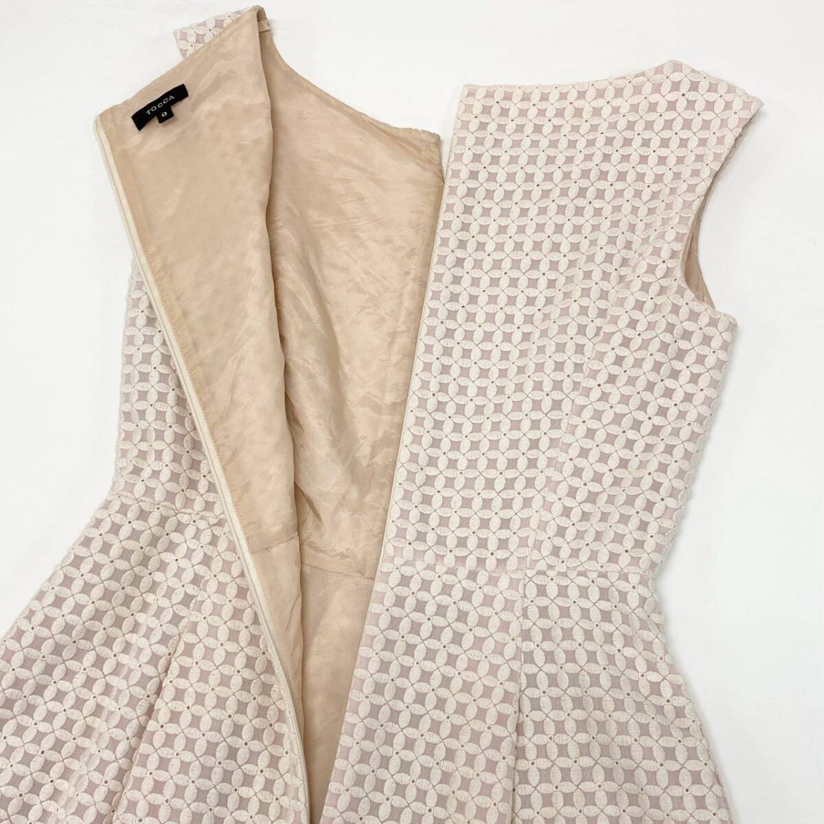 47k5 TOCCA トッカ CLOVER クローバードレス ノースリーブワンピース 総柄 刺繍 ウエストリボン OPTOYM0250 0 ピンク オフホワイトo07t_画像6