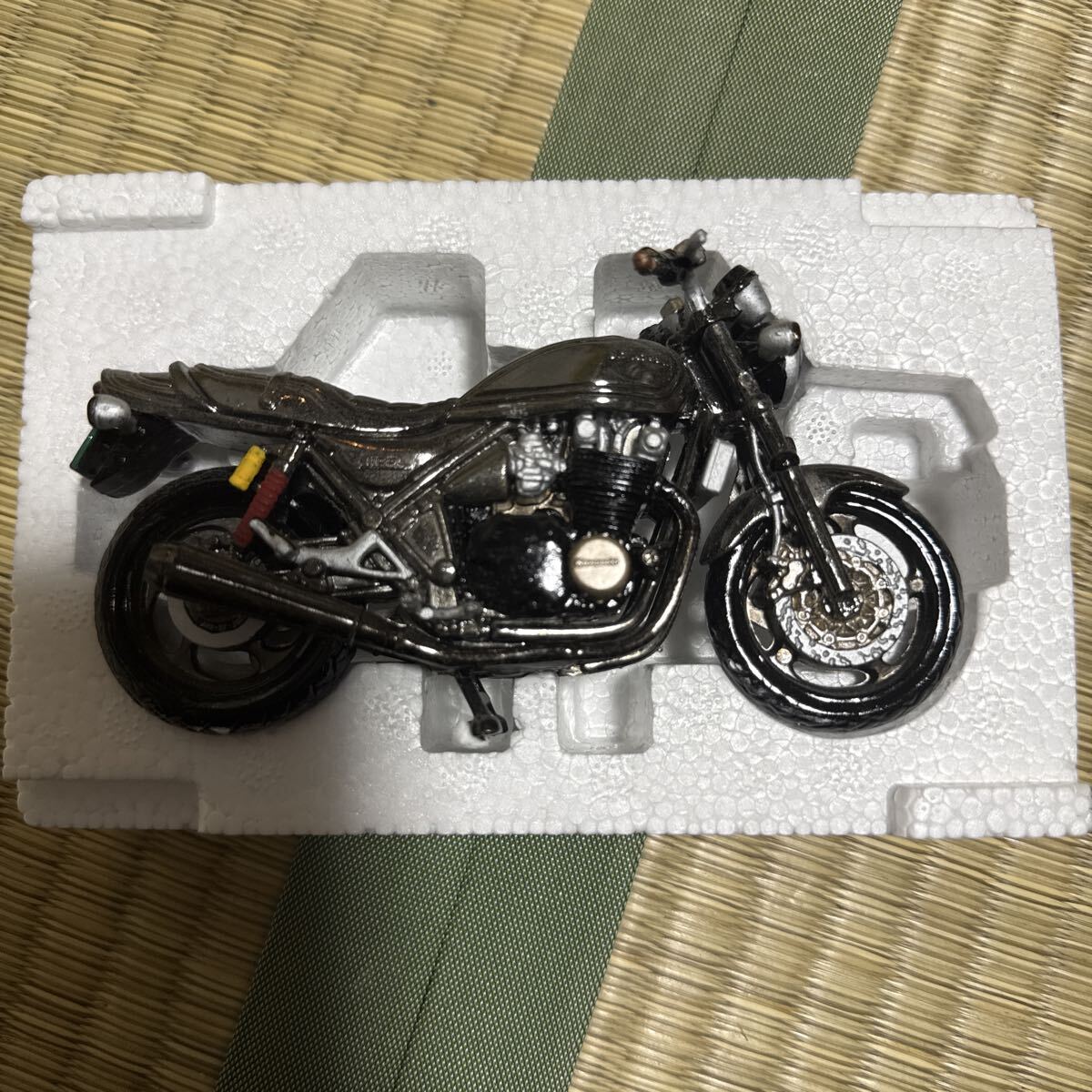 〜美品〜KAWASAKI ZEPHYR1100 世界の名車シリーズ27_画像2