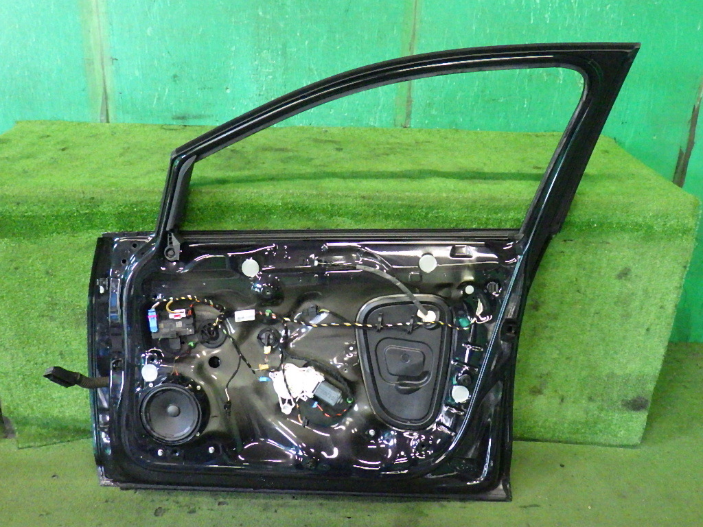 ゴルフ7.5ヴァリアント[AUCJZ]フロント右ドア(ロック)レギュレーター LC9X黒_画像10