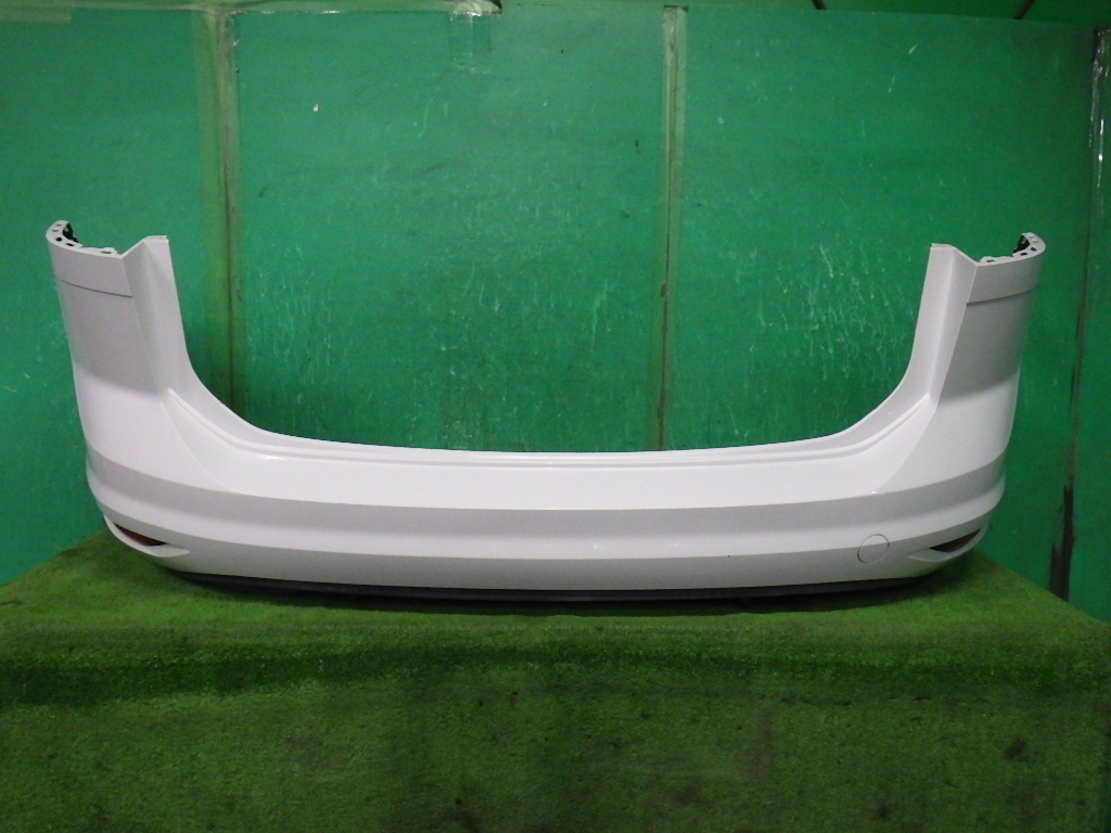 トゥーラン[5T系 1TCZD]リアバンパー LC9A白_画像1