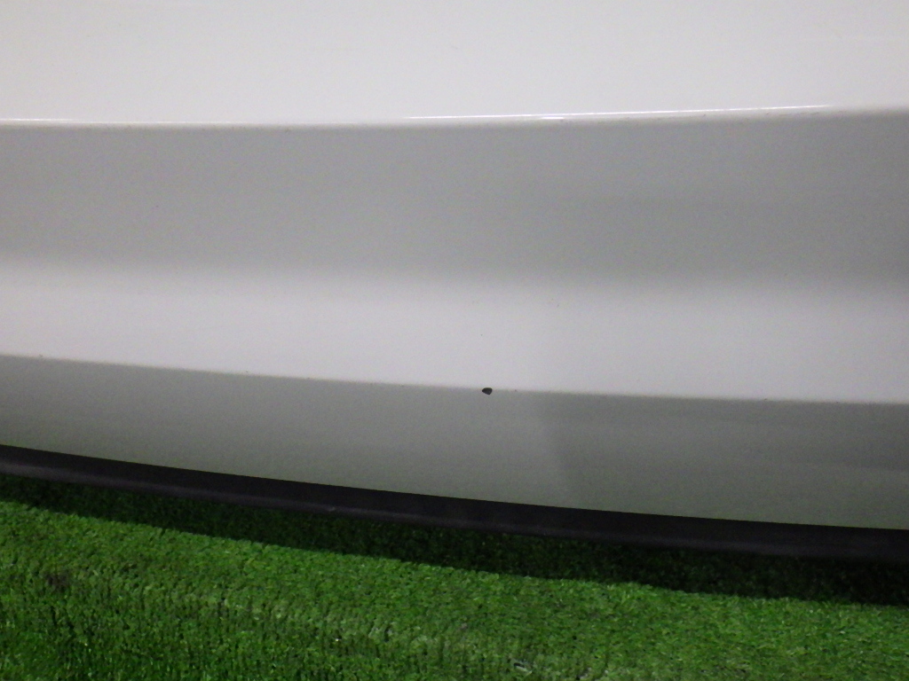 トゥーラン[5T系 1TCZD]リアバンパー LC9A白_画像6