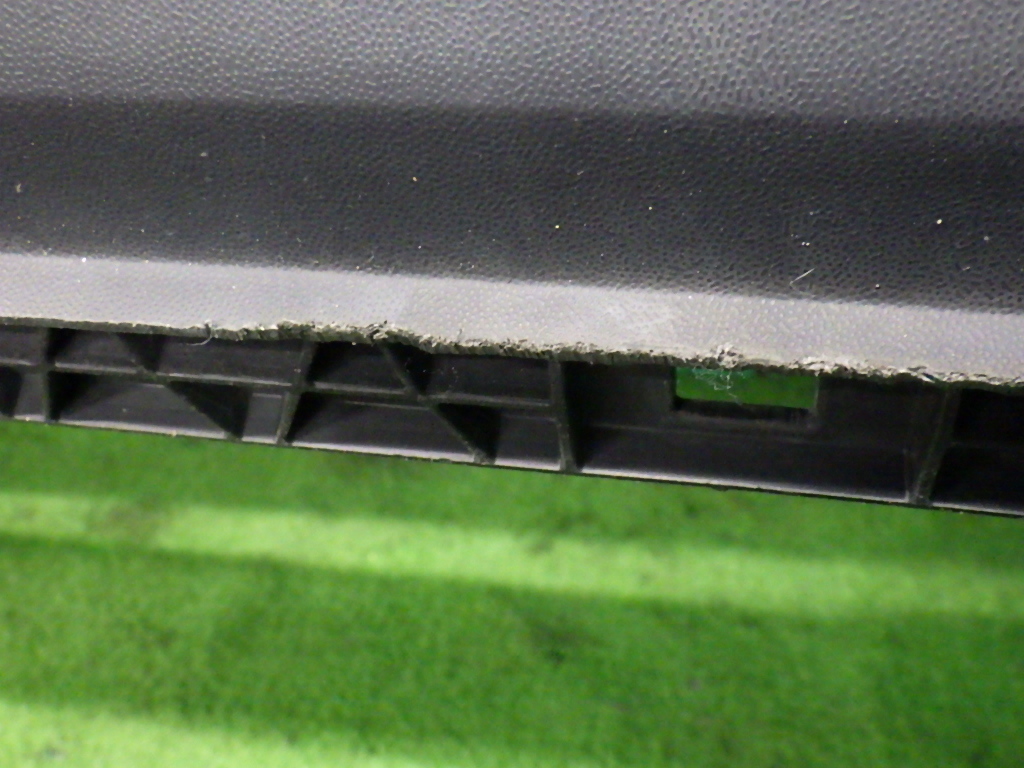 トゥーラン[5T系 1TCZD]リアバンパー LC9A白_画像7