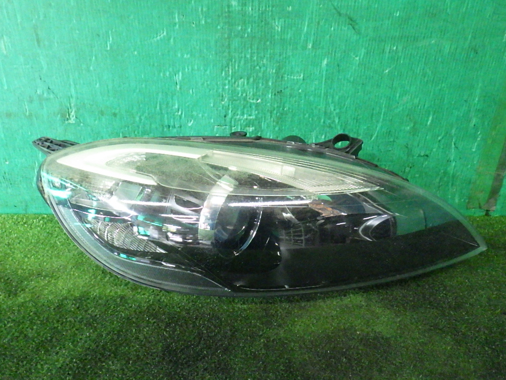 ボルボV40[MB5204T前期]クロスカントリー ヘッドライト(HID右ライト)ヘッドランプ バラスト付 キセノン_画像1