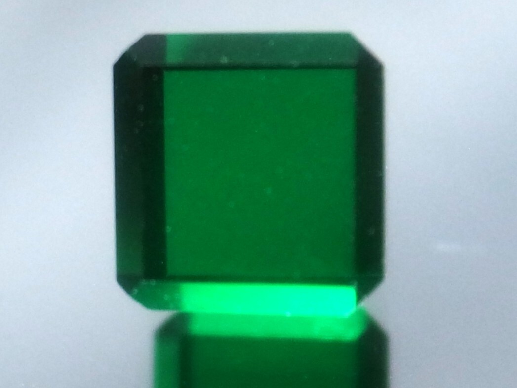 4.53ct b 新品・6㎜ エメラルドカラーキューブカット合成人造宝石ヤグセラミック ＹＡＧ （イットリウム・アルミニウム・ガーネット_画像5
