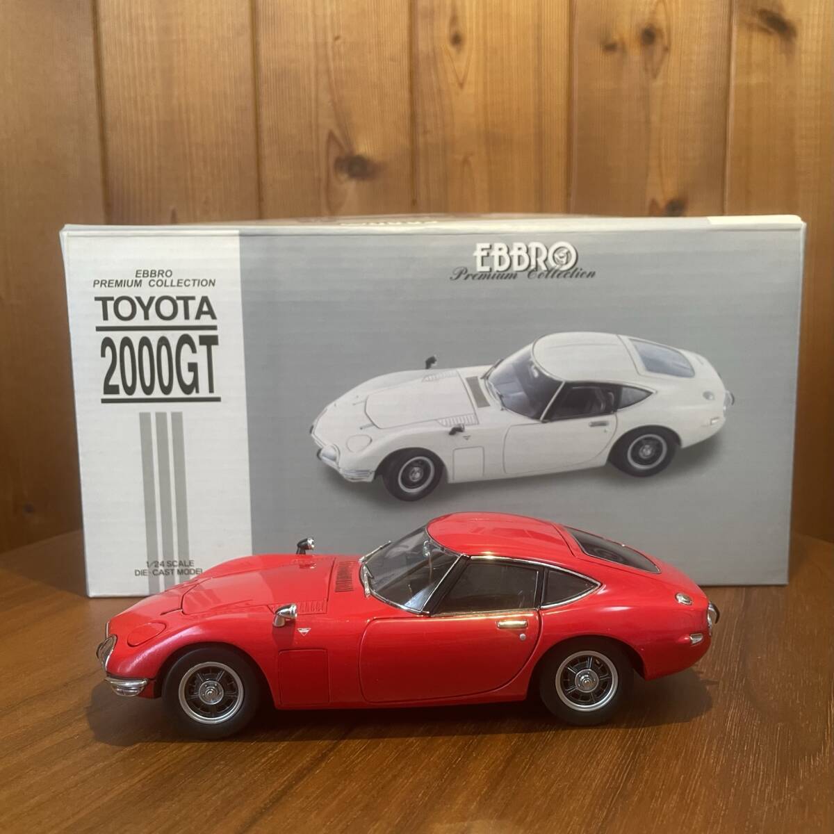エブロ EBBRO 1/24 トヨタ 2000GT レッド プレミアム コレクション PREMIUM COLLECTION 保管品_画像1