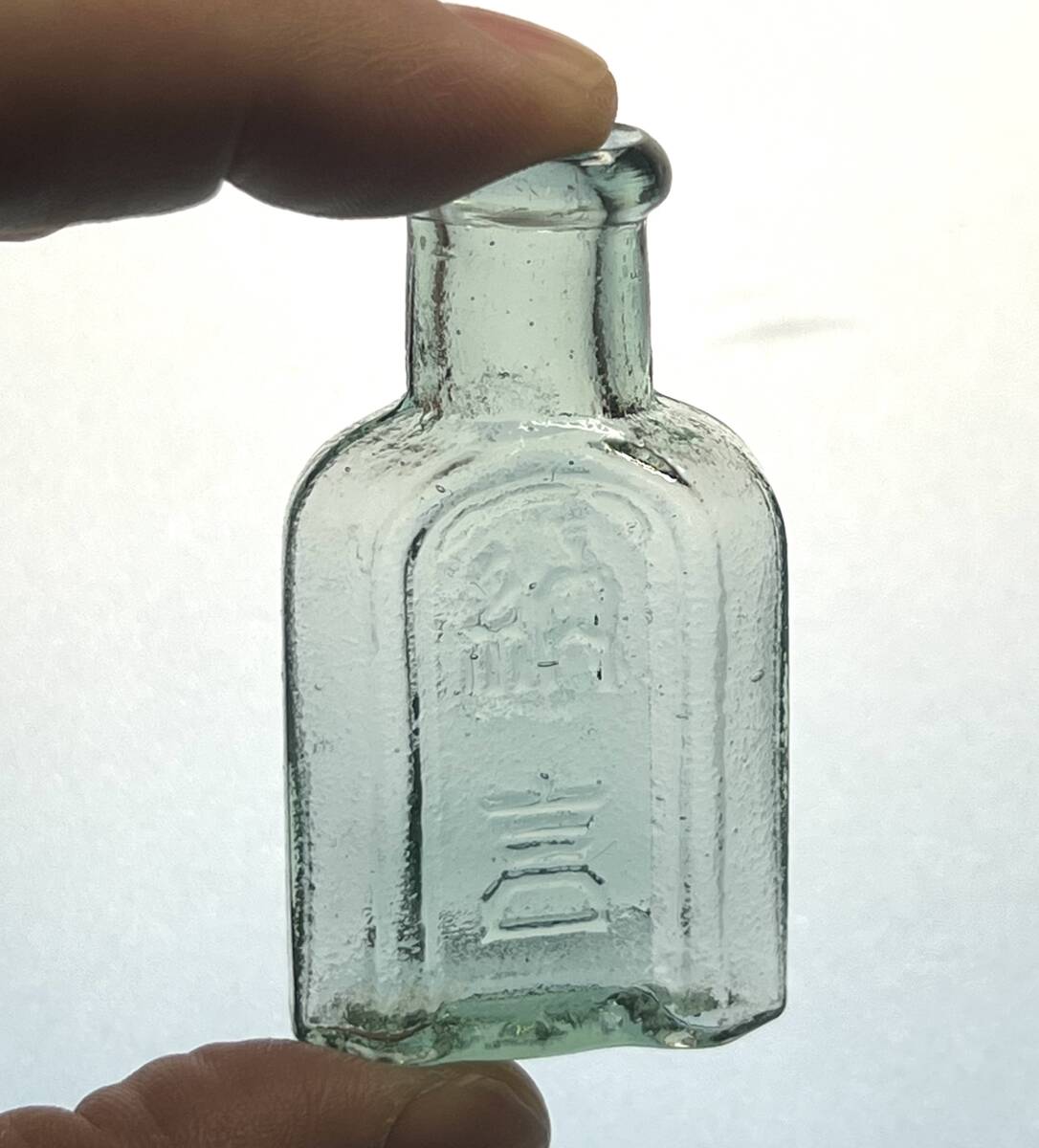 レトロびん　納言 ナゴン　白髪染め　2個　レトロ瓶　ボトルディギング_画像7