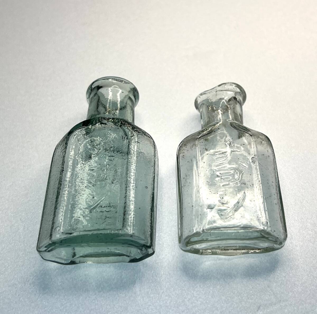 レトロびん　納言 ナゴン　白髪染め　2個　レトロ瓶　ボトルディギング_画像1