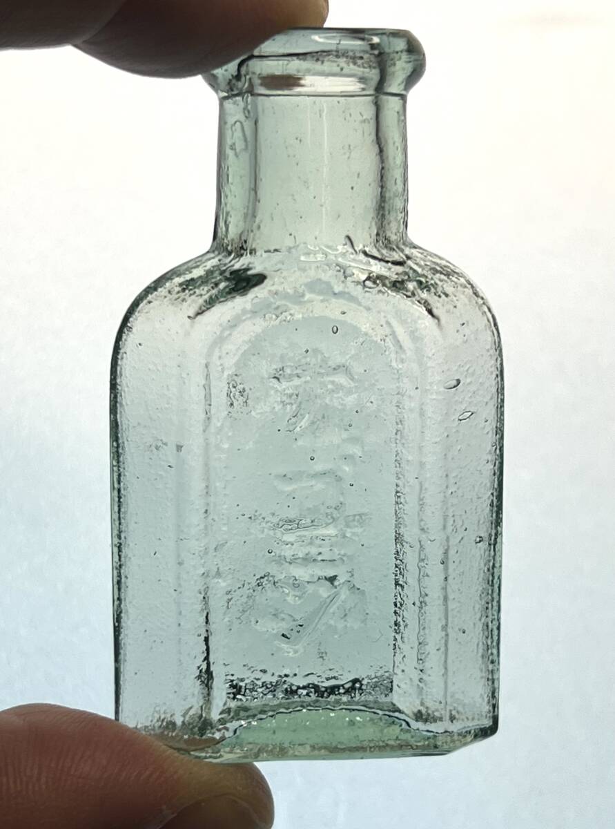 レトロびん　納言 ナゴン　白髪染め　2個　レトロ瓶　ボトルディギング_画像8