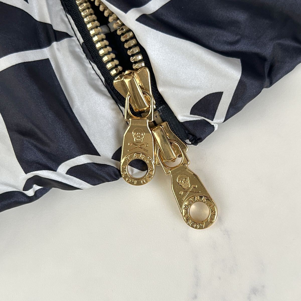 未使用に近い 希少XL相当 MARK&LONA マークアンドロナ メンズ ダウンジャケット 近年モデル 総柄 ダブルジップ スカル ブルゾン ゴルフ _画像9