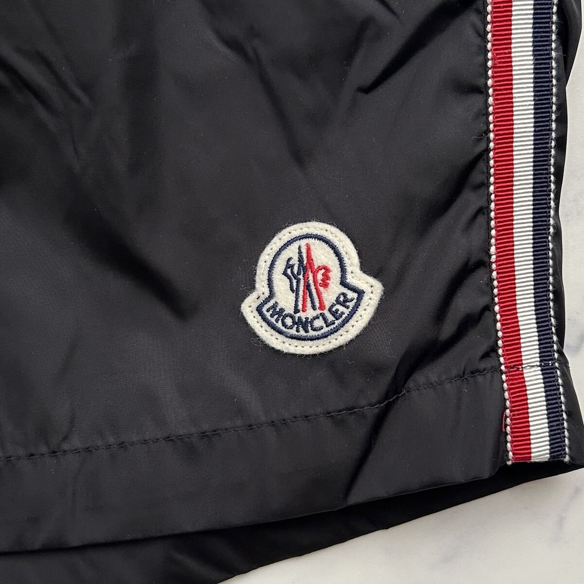 未使用に近い 希少L相当 MONCLER モンクレール メンズ ショートパンツ 2020年モデル ハーフパンツ ワッペン ブラック 黒 ナイロン _画像3