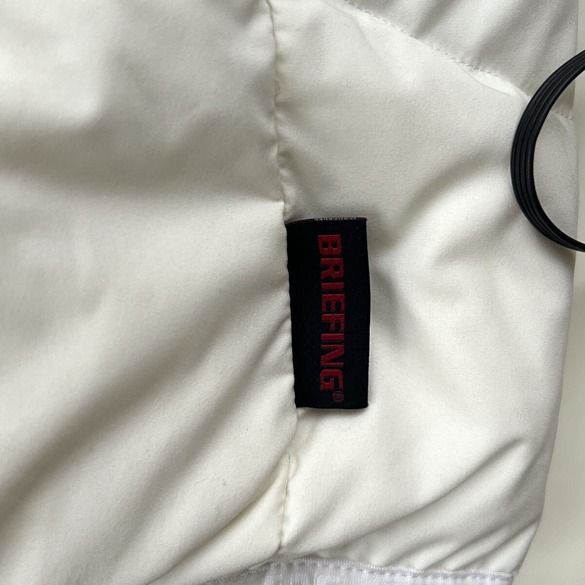 極美品 希少XLサイズ BRIEFING ブリーフィング メンズ 2022年モデル ダウン プルオーバー タイオン ジャケット ホワイト 極暖 ゴルフ 蓄熱 _画像10