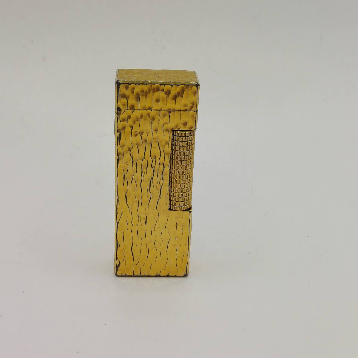 dunhill ダンヒル ガスライターMADE IN SWITZERLAND ゴールド カラー 喫煙具 喫煙グッズ (10865)_画像1