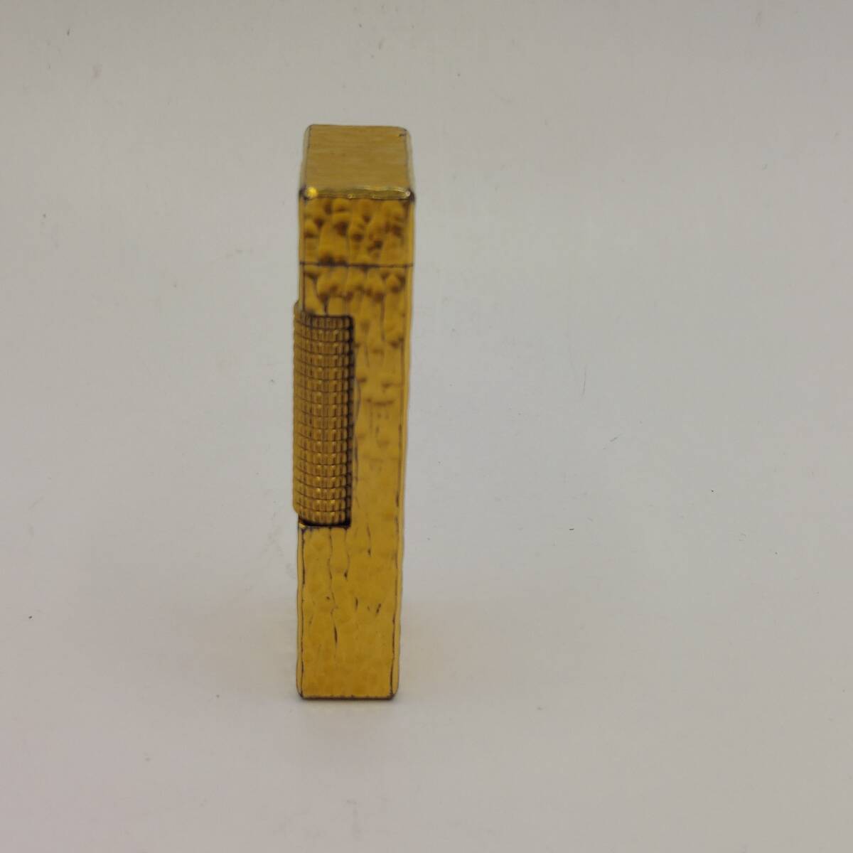 dunhill ダンヒル ガスライターMADE IN SWITZERLAND ゴールド カラー 喫煙具 喫煙グッズ (10865)_画像2