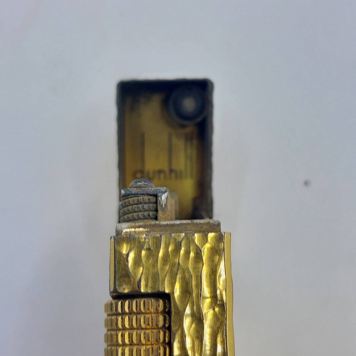 dunhill ダンヒル ガスライターMADE IN SWITZERLAND ゴールド カラー 喫煙具 喫煙グッズ (10865)_画像8