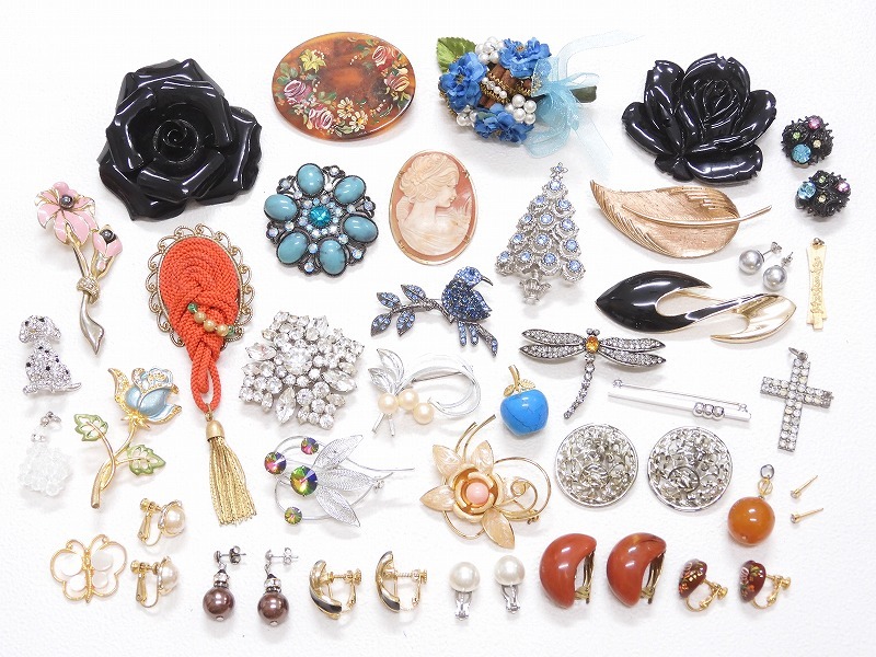 2511-0069●宝市/ラインストーン他/ブローチ/イヤリング/ネックレストップ等/36点組/色々/まとめて(梱包サイズ60)_画像1