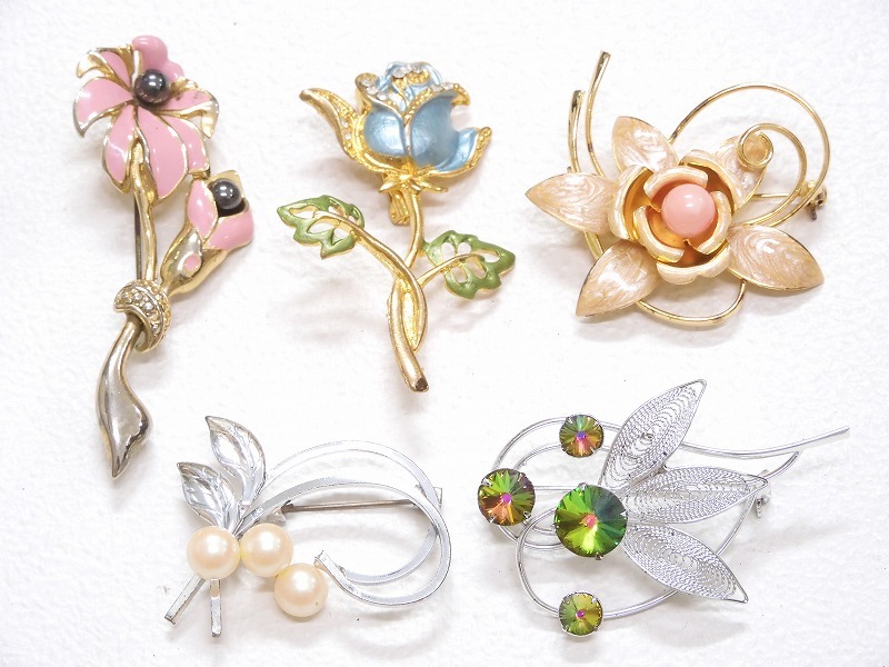 2511-0069●宝市/ラインストーン他/ブローチ/イヤリング/ネックレストップ等/36点組/色々/まとめて(梱包サイズ60)_画像3