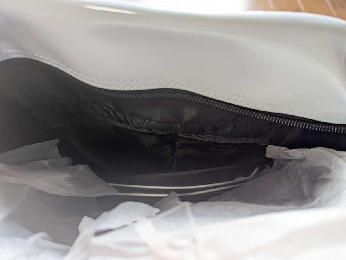 未使用　　ホワイト　　GANCRAFT エナメルバッグ　シャドーフェイス _画像4