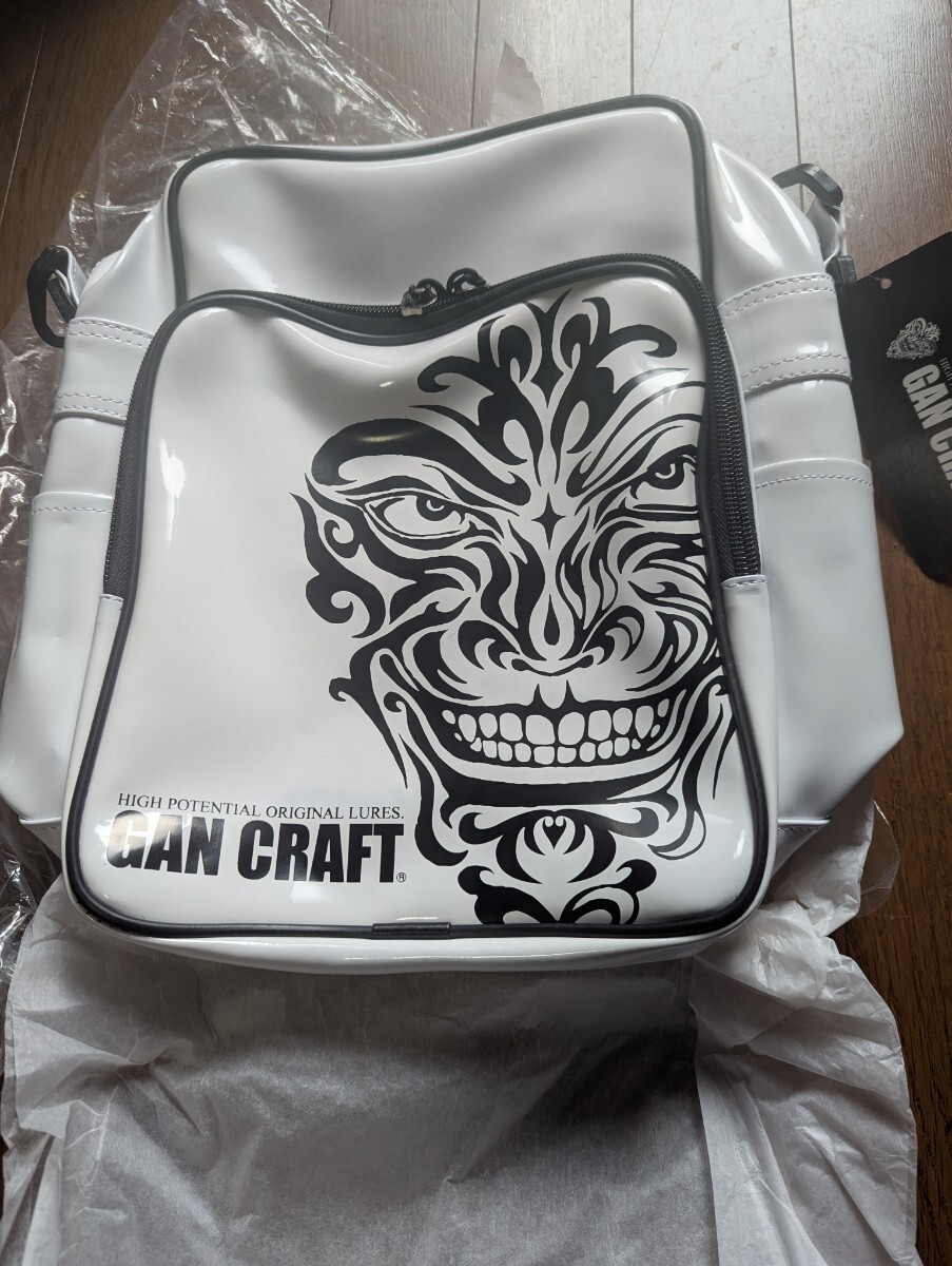 未使用　　ホワイト　　GANCRAFT エナメルバッグ　シャドーフェイス _画像1