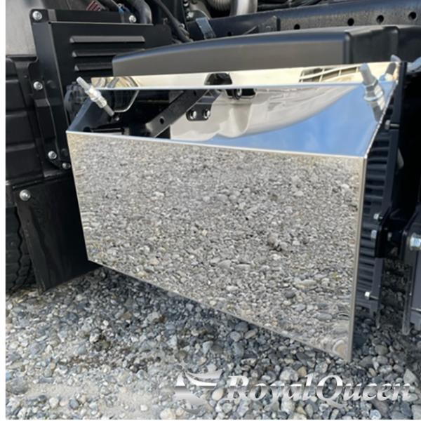 訳あり格安B品★【送料無料】ブルーテックキャンター バッテリーカバー 鏡面 ステンレス トラック デコトラ 【RQBC5F-B2】_画像1