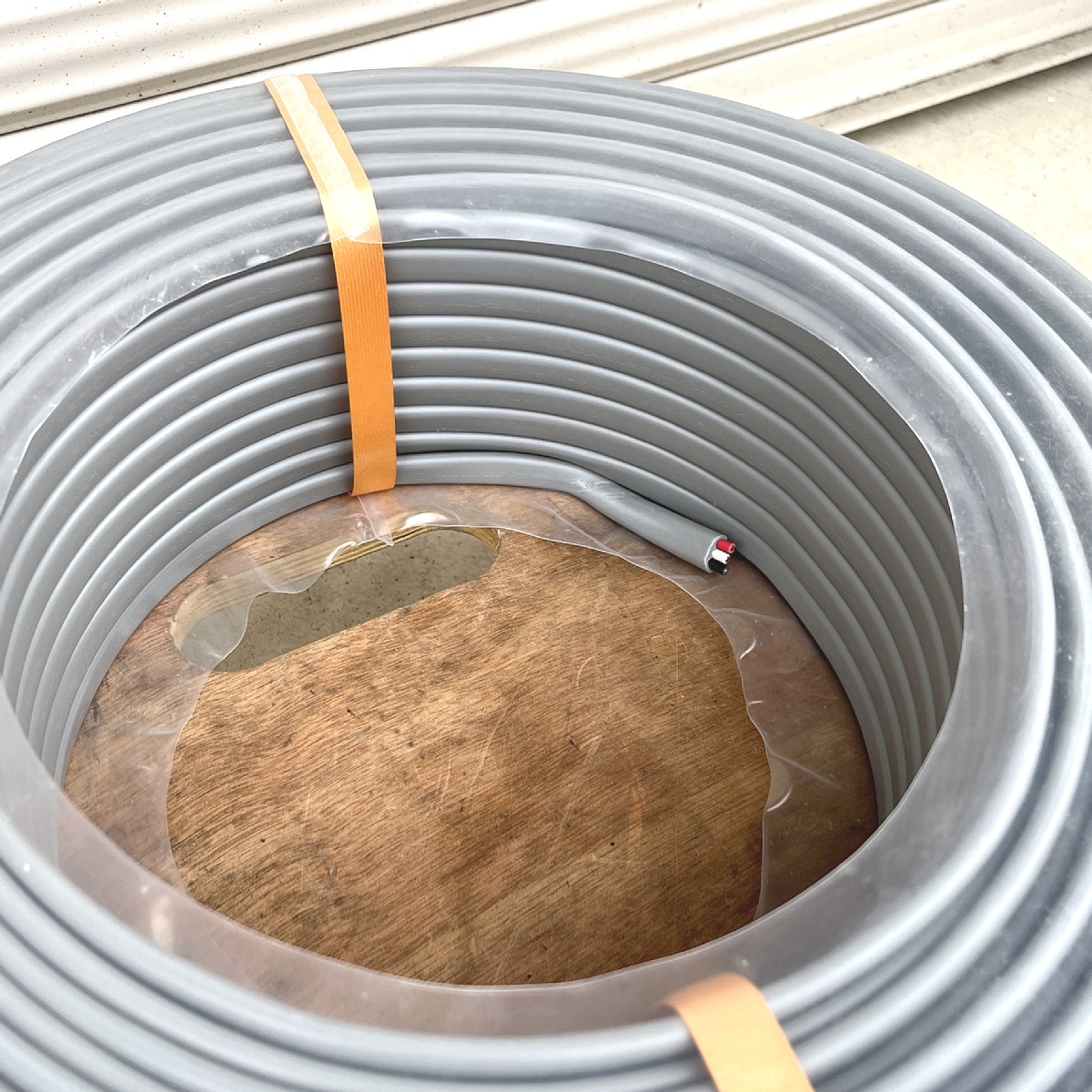 ●本州送料無料●富士電線 VVF ケーブル 3ｘ2.0mm 100m 赤・白・黒 600V ビニル絶縁 ビニルシースケーブル平形_画像2