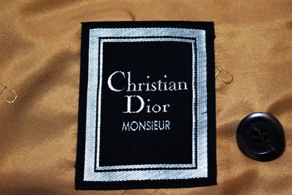 ★クリスチャンディオール★ 一目でわかる高級感ある美しいブラウンブラウンの ピークドラペル4釦のダブルのジャケット　A５・Ｍ_画像7